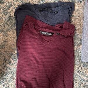 Like new- never worn Travis mathew t shirts